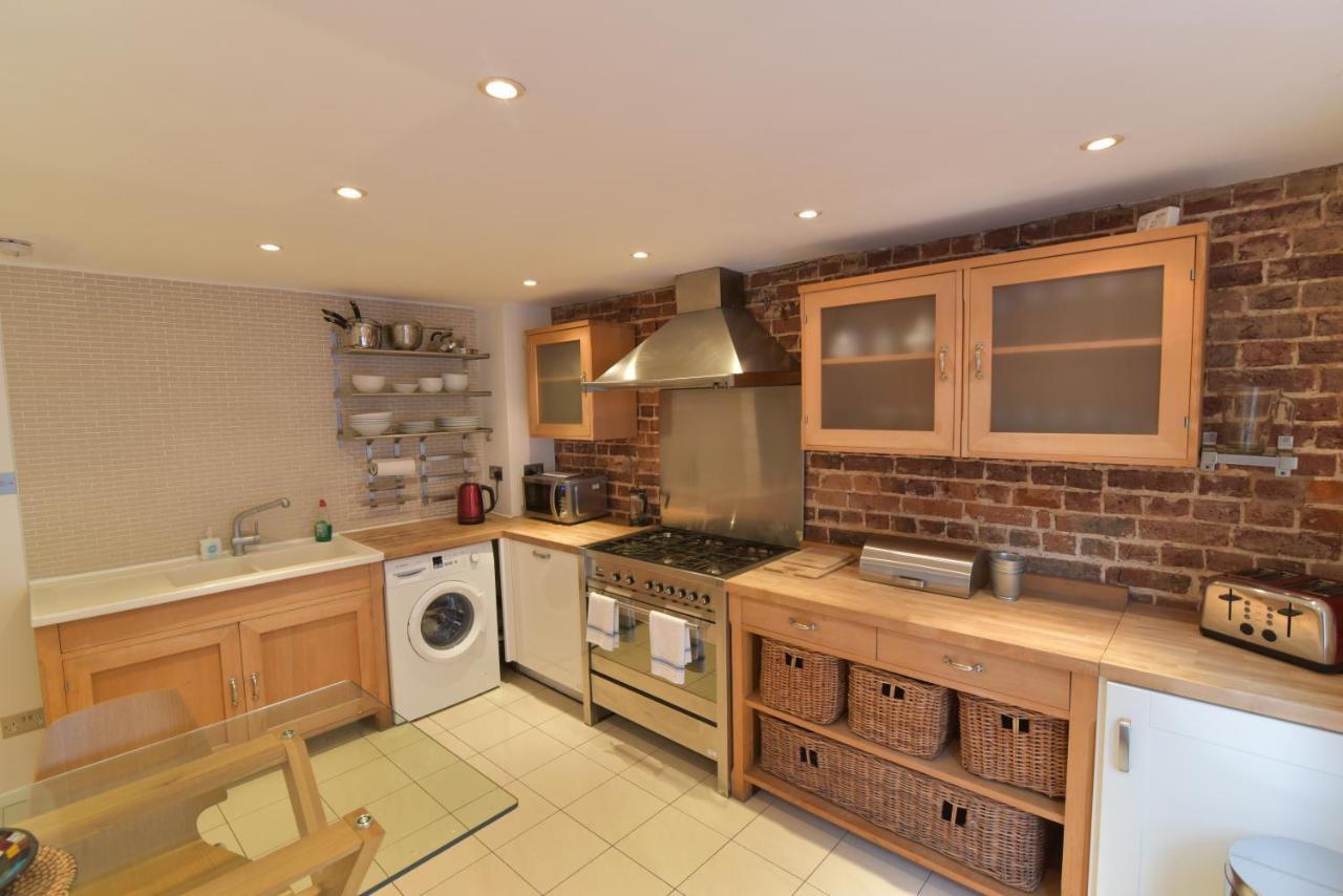 Beach Central With Allocated Parking And Patio Brighton Eksteriør bilde