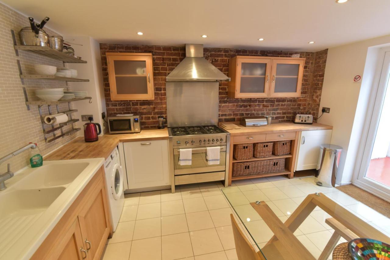 Beach Central With Allocated Parking And Patio Brighton Eksteriør bilde